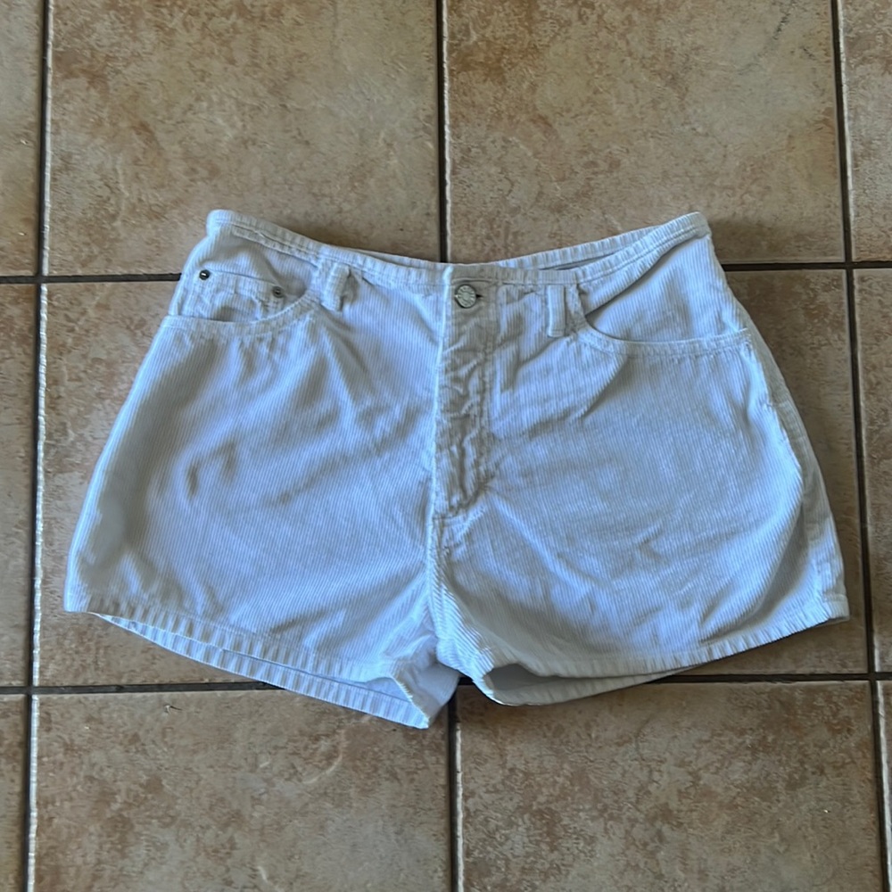 VTG White Mid-High Rise‎ Corduroy Shorts, Sz L